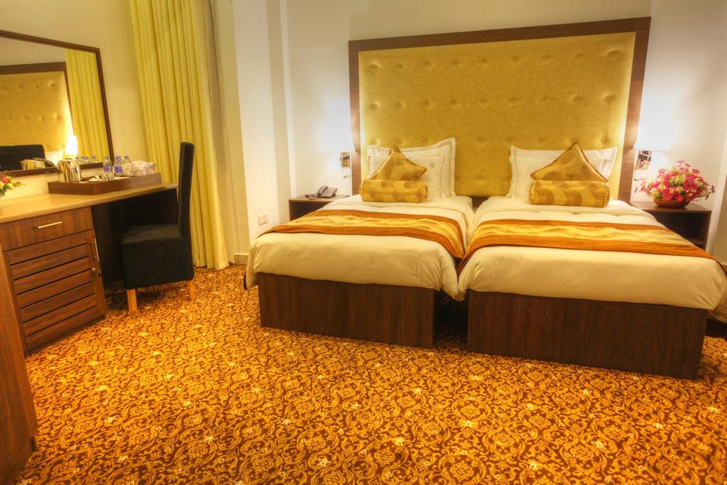 The Queensburry City Hotel Нувара-Элия Экстерьер фото